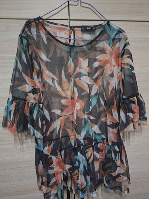 Sheer blouse with 3/4 ruffled sleeves like new, multicolor, size 4XL