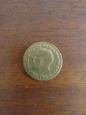 Παλιά νομίσματα μεταχειρισμένα, ελληνικά και ξένα, με 3 κουμπιά