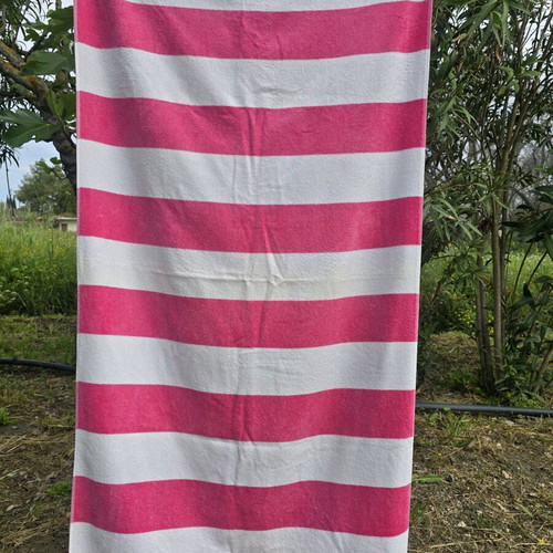 Beach towel like new with pink and white stripes