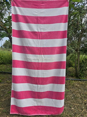 Πετσέτα θαλάσσης σαν καινούργια με ροζ και άσπρες ρίγες