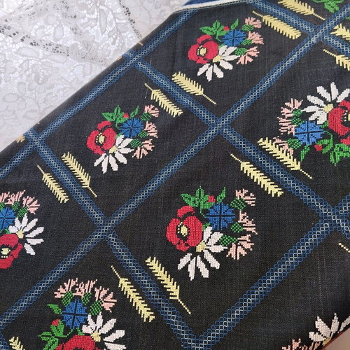 Vintage square unused 60x60 cm hand embroidered