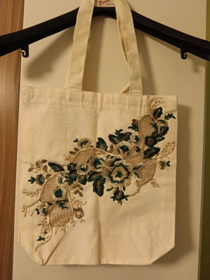 Linen shoulder bag new with machine embroidery applique