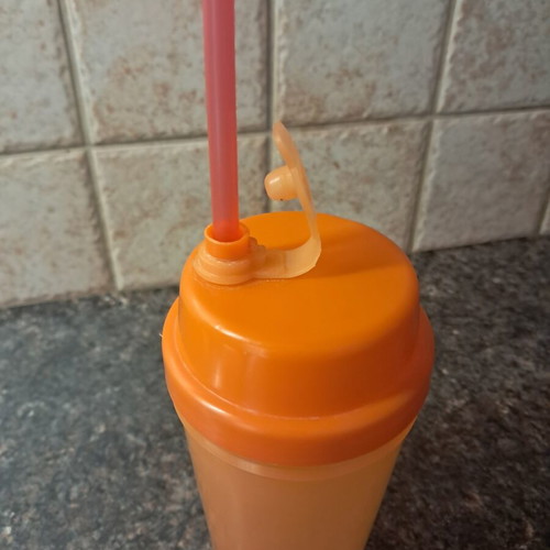 Epox Plastic Shaker 200ml like new, orange with straw hole