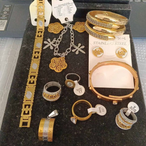 Jewelry set of 10 pieces: 4 rings, 4 bracelets, pendant, earrings