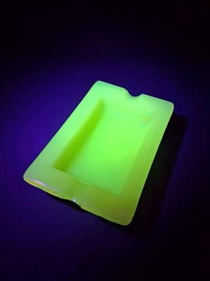 Σταχτοδοχείο Uranium Glass σαν καινούργιο, vintage Art Deco