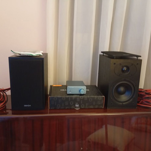Fosi Audio V1.0G 2x50W amplifier with Denon SC-M41 bookshelves and cables