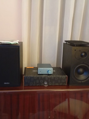 Fosi Audio V1.0G 2x50W amplifier with Denon SC-M41 bookshelves and cables
