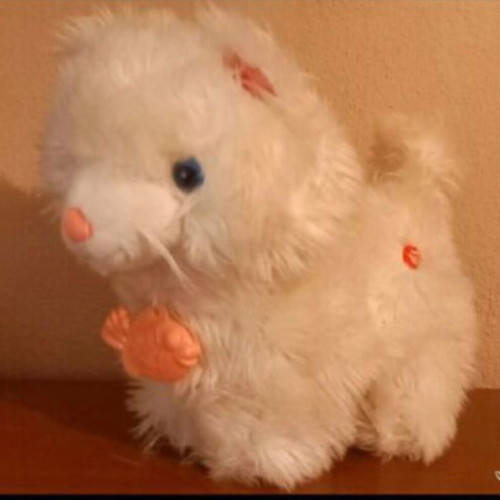 Cat toy used with battery, moves tail and makes sound