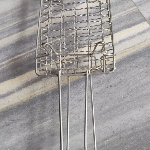 Grill basket used for fish, meat or chestnuts with legs 14x26 cm