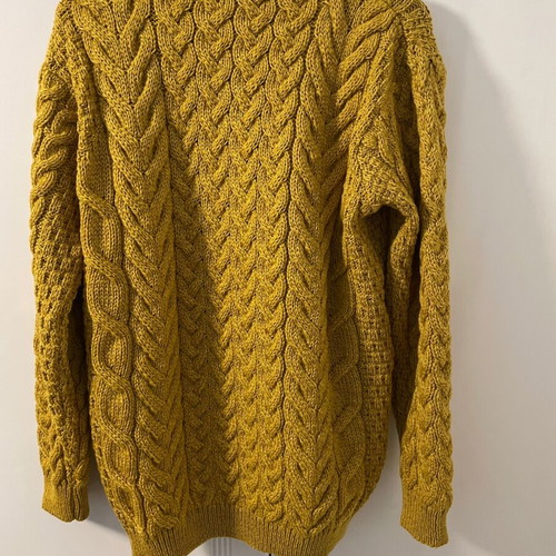 Woolen men's knitted sweater size M new, yellow gold