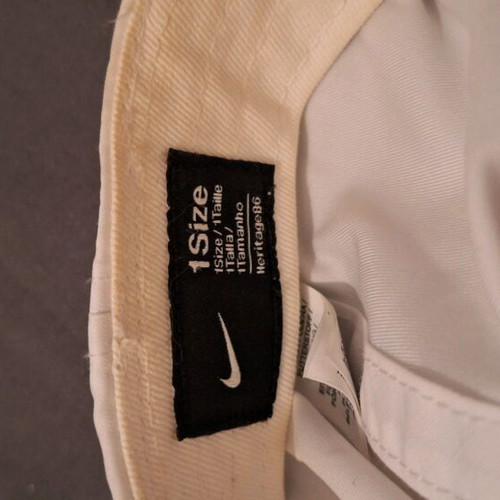 Nike hat white onesize like new