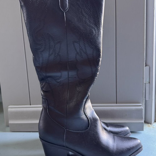 Black cowboy boots women's size 38