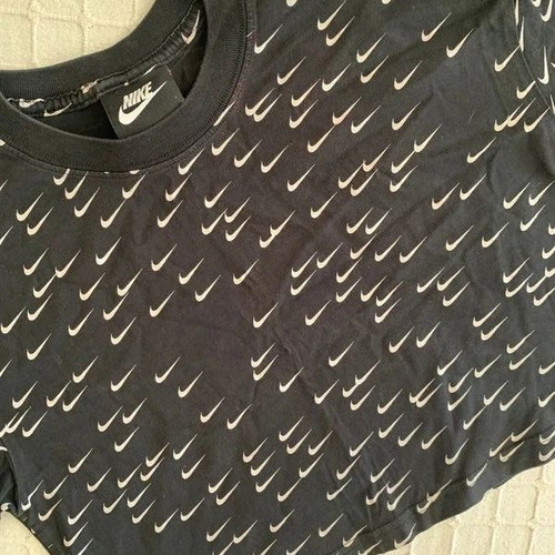 Nike T-shirt XS used with red marks on neck and label, black and white