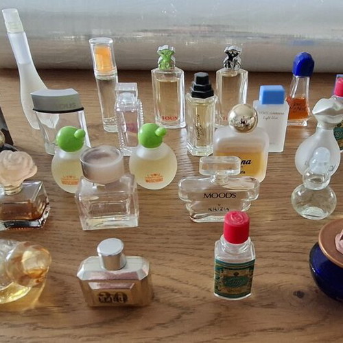 Perfume miniatures like new, set of 36 pieces with 21 unused