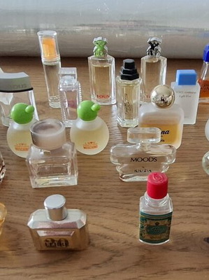 Perfume miniatures like new, set of 36 pieces with 21 unused
