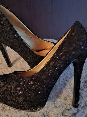 High-heeled shoes like new lace type with shine size 38