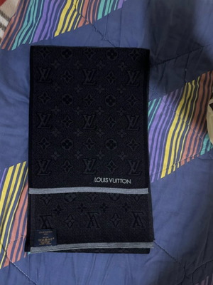 Louis Vuitton κασκόλ μαύρο σαν καινούργιο