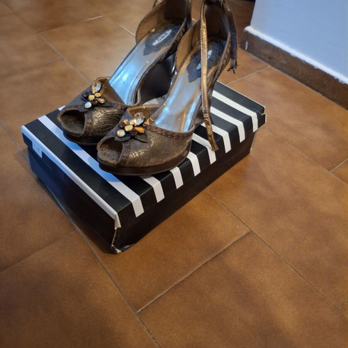 Schutz women's heels like new, size 39