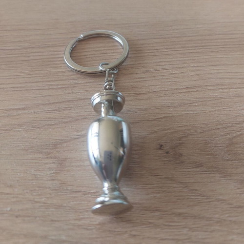 Keychain in the shape of a cup by Cybet new