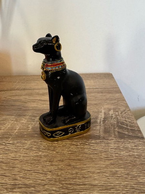 Egyptian cat statuette used
