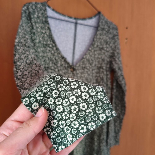 Floral dress with V neckline and buttons, like new, sizes S/M/L, green