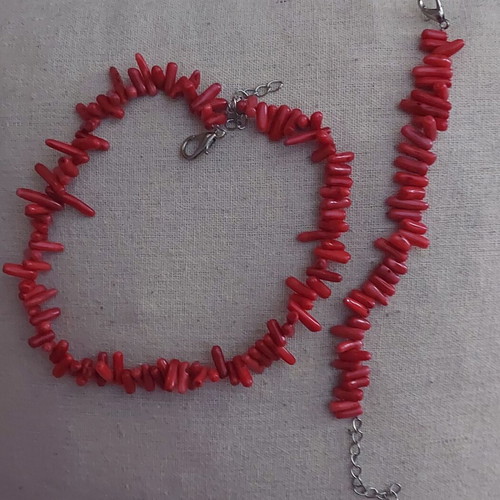 Jewelry set of natural coral necklace and bracelet like new