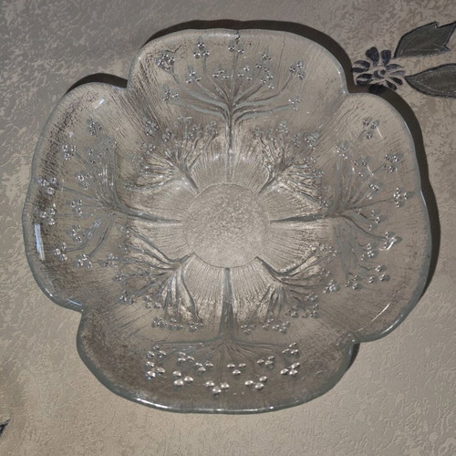 Crystal salad fruit bowl in flower shape like new