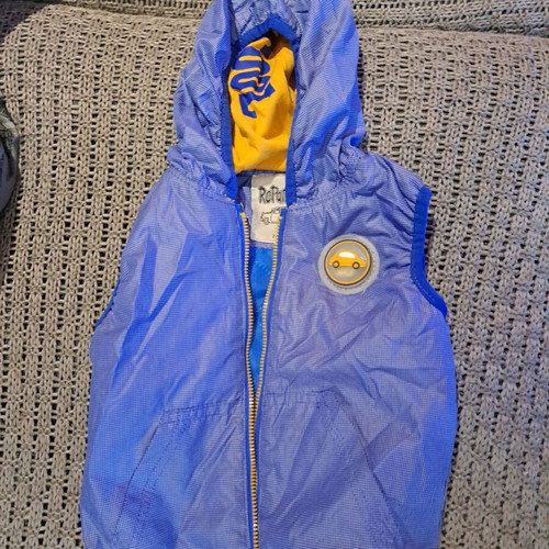 Children's sleeveless jacket with hood like new, size 24