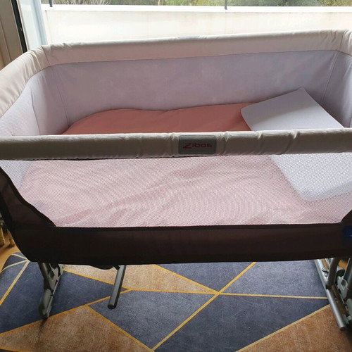 Next to me Zibos baby cot like new with wheels and carrying bag