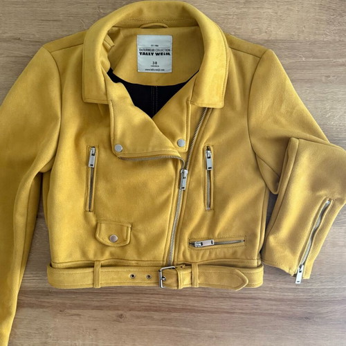 Crop suede jacket like new with silver details, yellow, size M