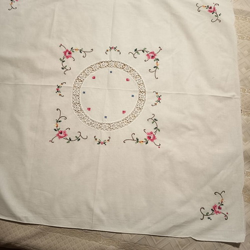 Handmade vintage cotton tablecloth 80x80 with lace and embroidery like new