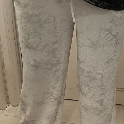 White wide-leg pants with elastic waist and drawstring, size L-XL