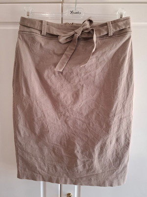 Forel taupe pencil skirt with belt used, size L
