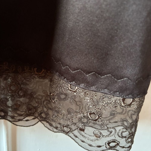 Brown dress used, elastic with lace hem, medium-large size