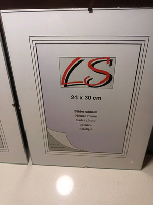 Picture frames with glass and clips, set of 2, new, 24×30cm