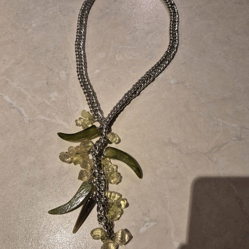 Chunky chain necklace like new, green and silver tones