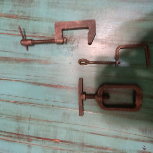 Old metal clamps used, about 15 centimeters