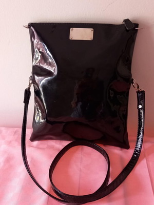 Patent leather crossbody bag like new, black