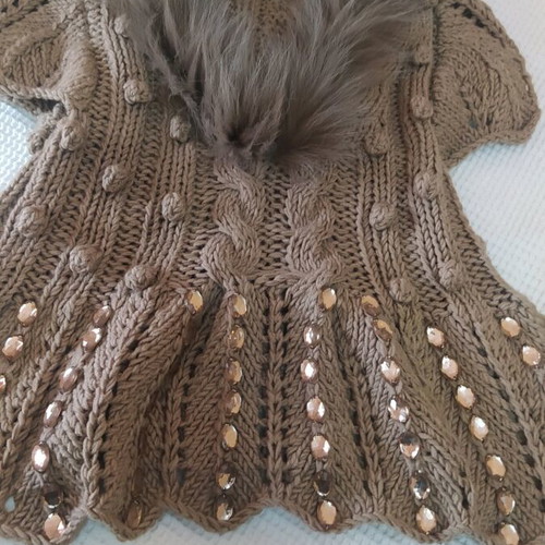 Knitted vest new with fur and strass, size M brown