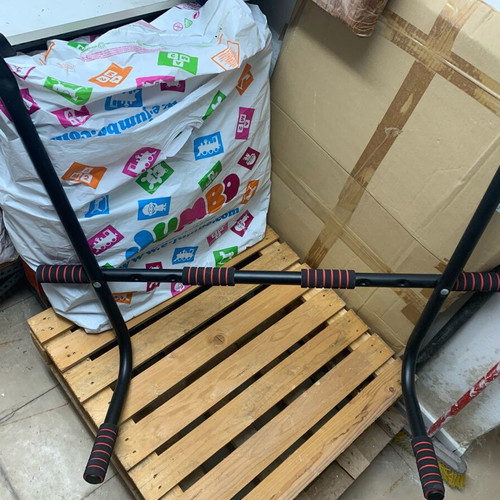 Pull-up bar like new