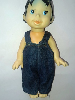 Κούκλα Heidi vintage της Lyra μεταχειρισμένη, φοράει ρούχο από κούκλα El Greco
