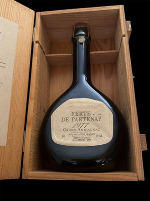 Grand Armagnac Ferté de Partenay 1977 vintage, 70cl, 44% vol, ξύλινη κασετίνα