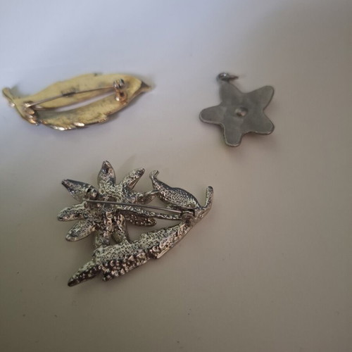 Set of 3 Vintage Jewelry - 2 Brooches (Leaf & Flower) + 1 Star Pendant