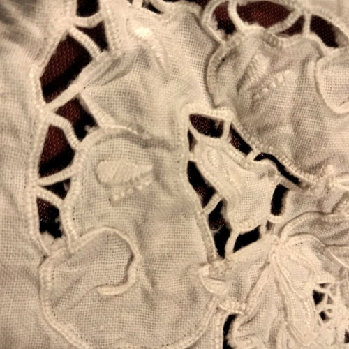 Embroidered doily like new, 32x32 cm