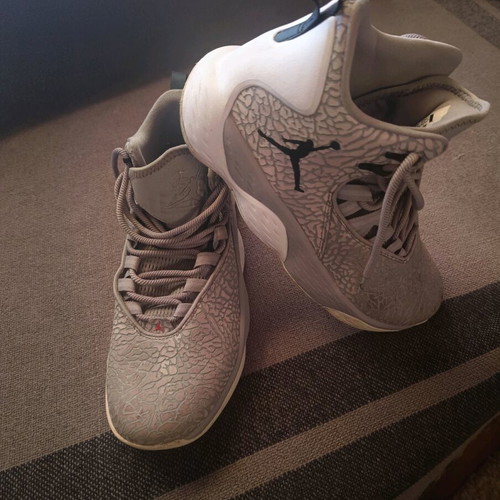 Jordan athletic shoes like new, gray, size 42
