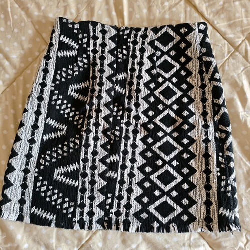 Boho skirt short tight with fringes, size XS, like new