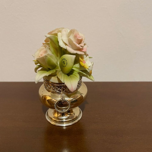 Vintage Capodimonte vase with flowers, new, 10 x 7 cm