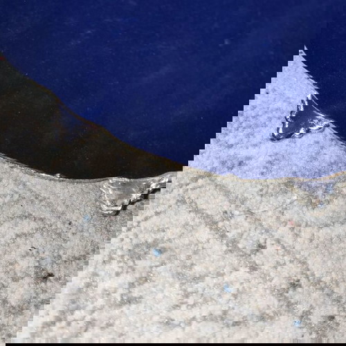 Κουτί για κοσμήματα σαν καινούργιο με μαύρη πέτρα και βελούδινη επένδυση