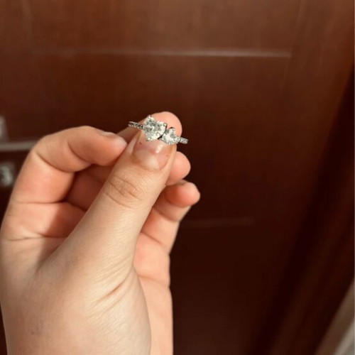 Pandora ring like new, white