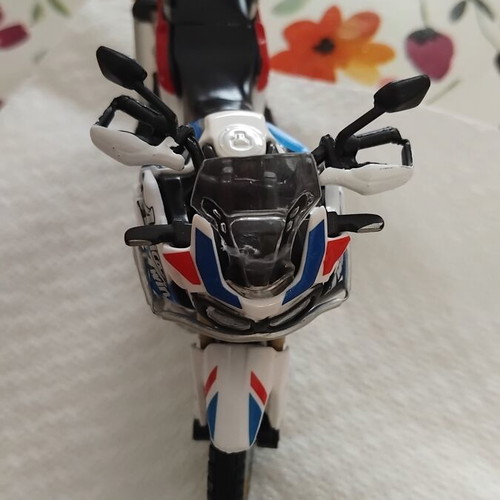 Honda Africa Twin Adventure 1:18 scale metal motorcycle model by Bburago